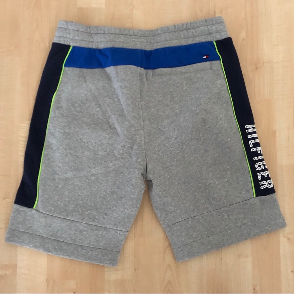 🏡 Moving sale  Price Firm Hilfiger Sport line men’s shorts - Picture 3 of 7